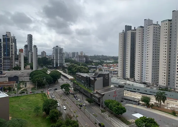 1103- Encantador, amplo e decorado, mobiliario moderno, cozinha completa com utensílios, Excelente vista da cidade e localização privelegiada no bairro Bigorrilho